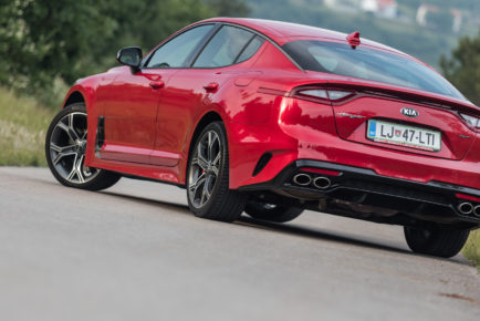 Kia_Stinger_33_T-GDI_GT_001