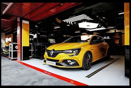 2019-renault-megane-rs-trophy-pumps-300-hp-from-a-new-turbo-engine_13