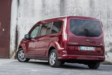 Ford_Grand_Tourneo_Connect_15_001