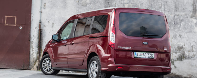 Ford_Grand_Tourneo_Connect_15_001