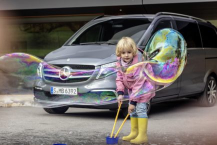 Die neue Mercedes-Benz V-Klasse – Exterieur, Ausstattungslinie EXCLUSIVE, selenitgrau metallic 

The new Mercedes-Benz V-Class – Exterior, Design and equipment line EXCLUSIVE, selenit grey metallic
