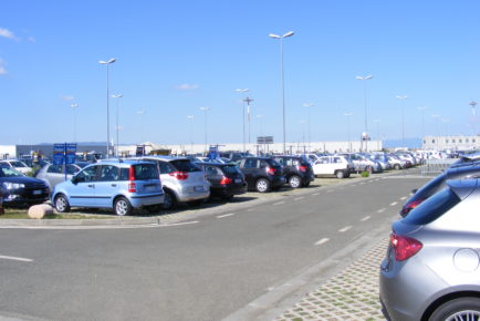 Aeroporto_di_Firenze_-_Parking_lot_for_rental_cars