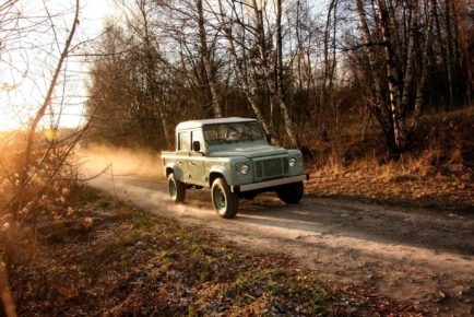 land-rover-defender-crew-cab-pickup-by-land-serwis-2