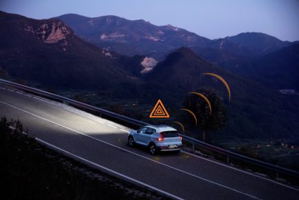 Hazard Light Alert demonstration on XC40