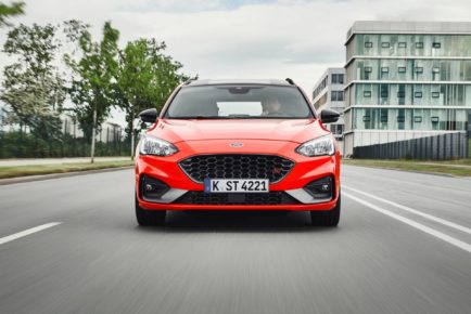 2019my-ford-focus-st-wagon-1