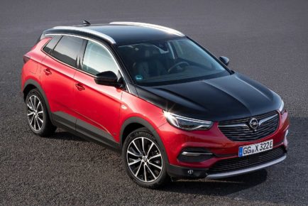 vauxhall-grandland-x-hybrid4-00