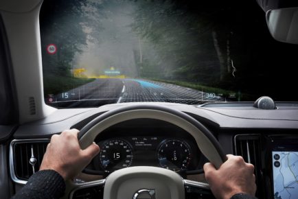 Volvo_Cars_and_Varjo_launch_world-first_mixed_reality_application_for_car_1