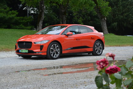 JAGUAR I-PACE 01