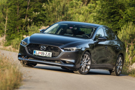 Mazda3_G122_Plus_001