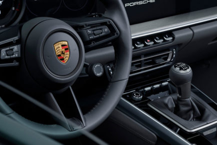 2020-porsche-911-2