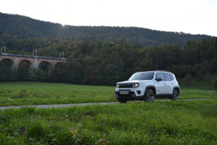 JEEP RENEGADE 01