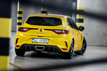 Renault_Megane_RS_300_Trophy_001