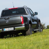 mercedes-benz_x_250d_4matic_02-1600x900