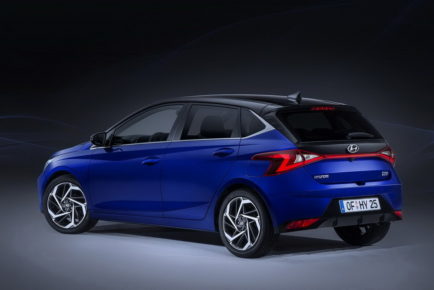 2021-Hyundai-i20-4-1