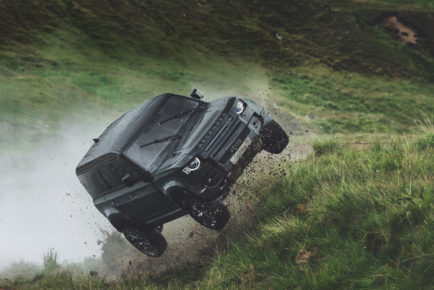 New Defender during rehearsals on set of NTTD _03 Copyright 2020 Danjaq LLC and MGM_All Rights Reserved
