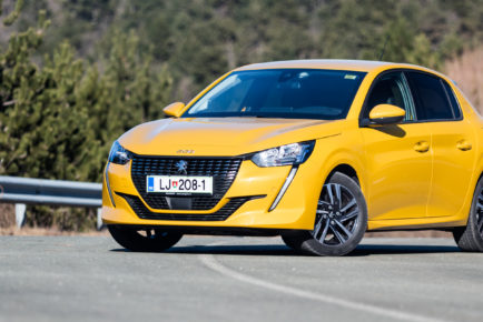 Peugeot_208_12_Puretech_100_001