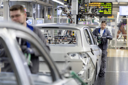 Body-shop Wolfsburg plant: An employee assembles the hood of a T