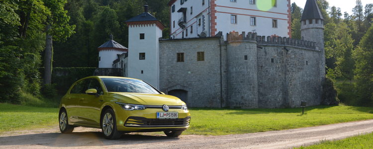 VW GOLF VIII 01