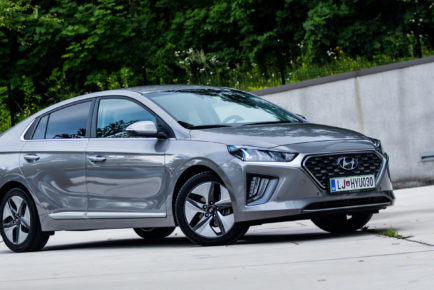 Hyundai_Ioniq_Hybrid_Premium_001