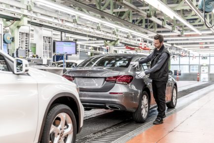 Fünfmillionstes Kompaktfahrzeug aus Rastatt: Produktionsstart der neuen A-Klasse Limousine im Mercedes-Benz Werk RastattFive millionth compact vehicle from Rastatt: Start of Production of the new A-Class Sedan at the Mercedes-Benz plant in Rastatt