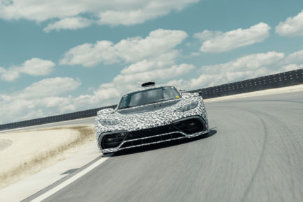 Mercedes-AMG ONE Prototyp, Hypercar, Entwicklungsfahrt, dynamisch, Exterieur 

Mercedes-AMG ONE prototype, hypercar, testing, dynamic, exterieur