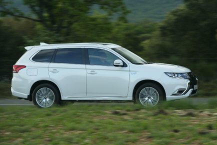 Mitsubishi-Outlander-PHEV