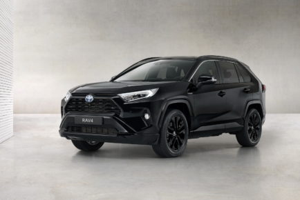 Toyota-RAV4-Hybrid-Black-Edition-02