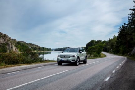 Volvo XC40 Recharge P8 AWD in Sage Green