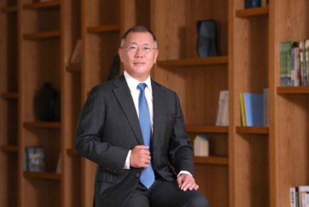 Euisun Chong Hyundai-Kia Chairman Pressphoto1 (Medium)
