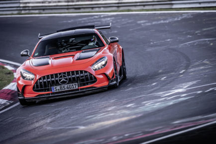 Mercedes-AMG GT Black Series (Kraftstoffverbrauch kombiniert: 12,8 l/100 km, CO2-Emissionen kombiniert: 292 g/km), 2020, Outdoor, Nürburgring Nordschleife, AMG magmabeam 

Mercedes-AMG GT Black Series (combined fuel consumption: 12,8 l/100 km, combined CO2 emissions: 292 g/km), 2020, Outdoor, Nürburgring Nordschleife, AMG magmabeam