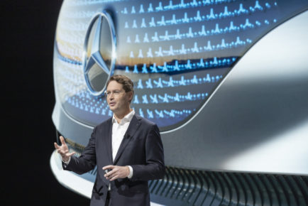 Ola Källenius, CEO der Mercedes-Benz AG, auf der virtuellen Investoren-und Analystenkonferenz »Mercedes-Benz Strategy Update« am 6. Oktober 2020. 

Ola Källenius, CEO of Mercedes-Benz AG, at a virtual on-line investor and analyst conference titled »Mercedes-Benz Strategy Update« on October 6, 2020.