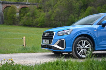 AUDI Q2 10