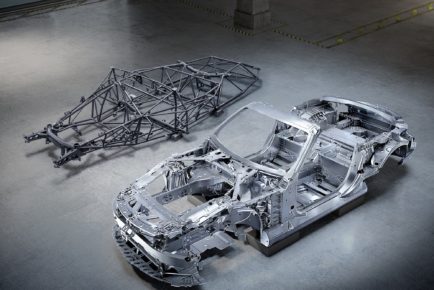Komplett neuer Rohbau für kommenden Mercedes-AMG SLCompletely new bodyshell for upcoming Mercedes-AMG SL