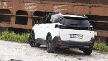Peugeot_5008_20_BlueHDi_180_GT_02
