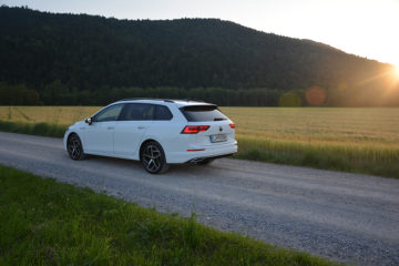 VOLKSWAGEN GOLF VARIANT 03