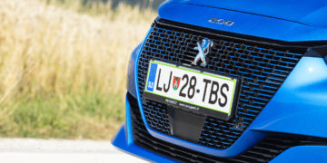 Peugeot_e208_GT_03