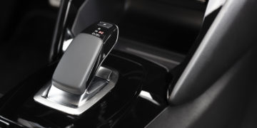 Peugeot_e208_GT_13