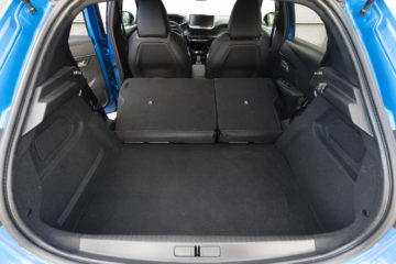 Peugeot_e208_GT_18