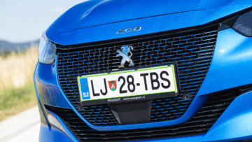 Peugeot_e208_GT_19