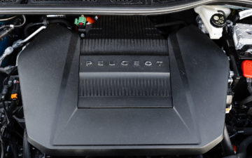 Peugeot_e208_GT_36