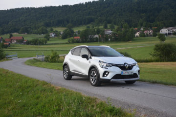 RENAULT CAPTUR E-TECH 02