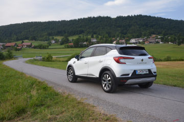 RENAULT CAPTUR E-TECH 03