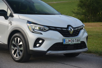 RENAULT CAPTUR E-TECH 11