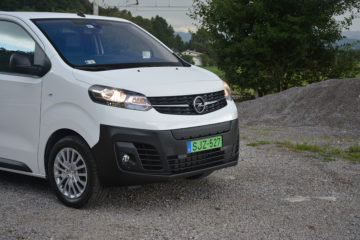 OPEL VIVARO-e 08