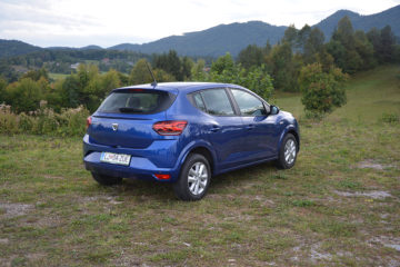 DACIA SANDERO 03