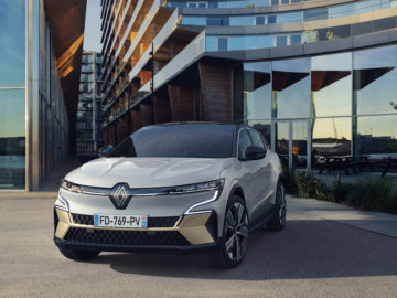 Renault Mgane E-TECH Electric_ (2)
