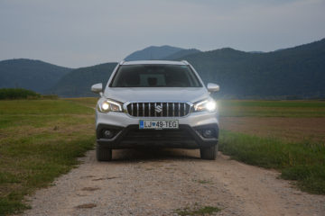 SUZUKI S-CROSS 02