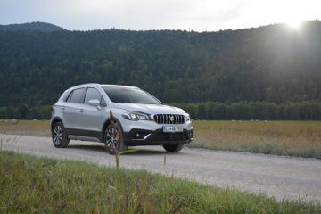 SUZUKI S-CROSS 03