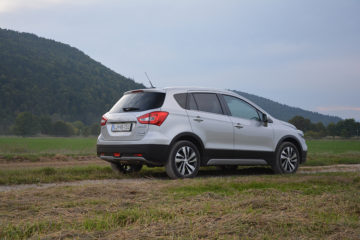 SUZUKI S-CROSS 04