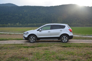 SUZUKI S-CROSS 05